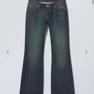 Lågmidjade bootcut jeans i modellen ”Nova” från weekday i W26 och L32 .Sparsamt använda! 