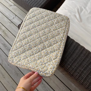 Laptop fodral  - Säljer mitt laptop fodral som i princip aldrig är använt💗