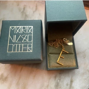 Maria Nilsdotter halsband - Halsband från Maria nypris 2000 säljer för 1200 