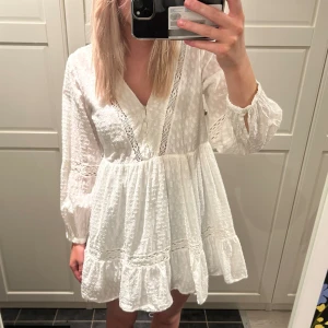 Zara klänning - Superfin klänning från Zara! Knappt använd🤍