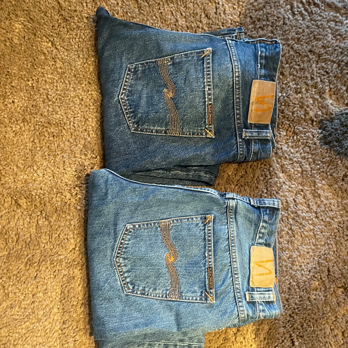 2 nudie jeans i modellen ”Gritty jacksson” vänstra är storlek 31/32 och högra 32/32!🙌🏻 - 90