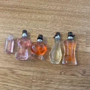 Massor av olika parfymer kp för pris 