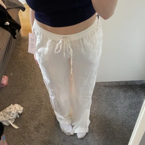 Linnebyxor  - Helt nya linnebyxor med prislapp kvar från Nelly 