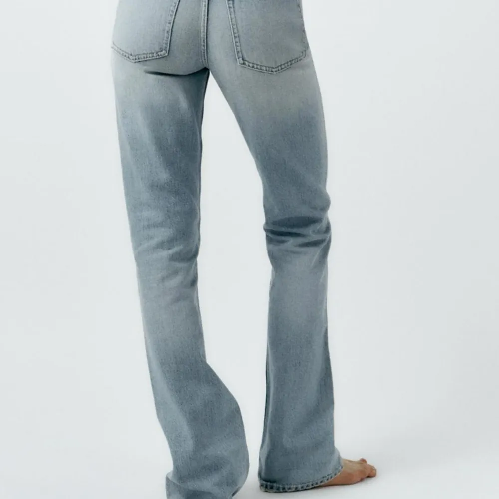  jeans från zara, midwaist❣️storlek 44, använda ett fåtal gånger!. Jeans & Byxor.