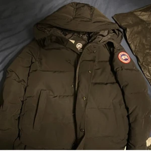 Canada goose jacka. Macmillan parka - Använt 2 ggr. 10/10 i skick. 