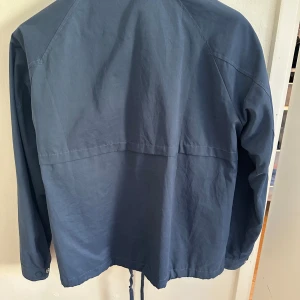 Jacka - Skön jacka, inga skador och den har knappt använts.