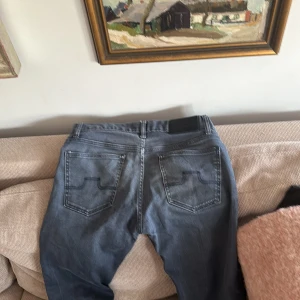 J.Lindeberg jeans  - Säljer mina J.Lindeberg Jeans som knappt är använda. Grå/blå