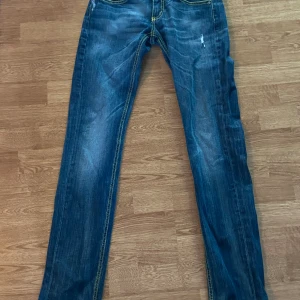 Dondup jeans - Säljer pga dom inte passar längre. bra skick str 28/30