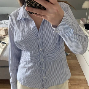 Randig skjorta - Jätte fin! Knappt använd!