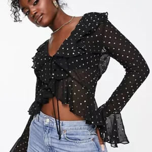 Svart blus med paljetter  - Supersnygg svart blus med guldiga paljetter och volanger. Aldrig använd