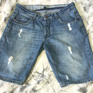 Jeans Shorts - Snygga vintage shorts i bra skick och lite baggy.