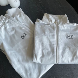 Ea7 Armani set - Super fin dress från Armani i silver/grå färg knappt använd