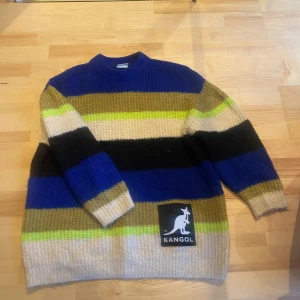 Kagol X H&M - Säljer denna, köpt den H&M för länge sedan. Den är lite nopprig och ser använd ut. Går att använda en noppmaskin så blir den bra😊