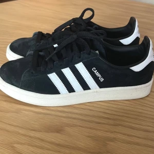 Adidas campus  - I fint skick stl 38 normal i storleken. 