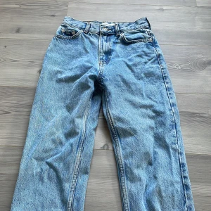 Jeans - Högmidjade mom jeans ⭐️