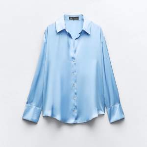 Super snygg blus/skjorta ifrån Zara. Endast använd 1 gång. 