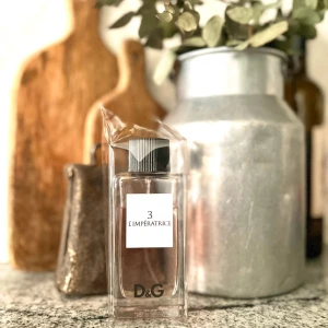 L'imperatrice 3 eau de toilette spray by dolce & gabbana. - Använt ca 1/4  Nypris 1200kr