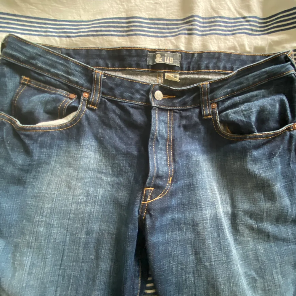 Köpta på second hand men passar inte lika bra som förut men annars knappt använda ❤️. Jeans & Byxor.