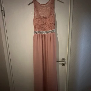 Balklänning  - Balklänning strl S, använd 1 gång 