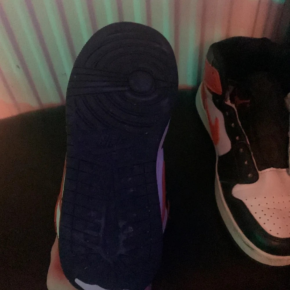 Jordan 1s asfeta skick 7/10 pris gĂ„r att diskuteras đđđđđđđ. KengĂ€t.