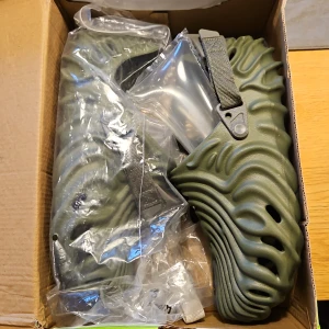 SALEHE BEMBURY X crocs - Nya I låda m9 storlek 