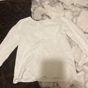 Vit långärmad  - Bra skick, storlek S/M