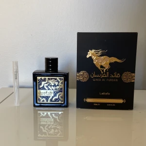 Lattafa qaed al fursan  - 5 ml av dena fruktiga, söta, aquatiska ananas parfym🍍🌴 Köp sample så du vet hur den luktar och presterar på din hud⚡️
