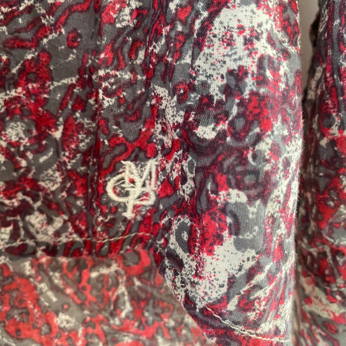 Röd och grå mönstrad tunnare blus från Marc O’Polo i strl 40 - 90