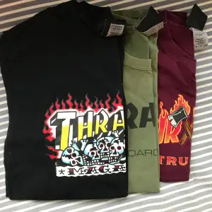 Säljer 3st t-shirts av märket Thrasher. Den svarta och röda är i nyskick och den gröna mer använd. 