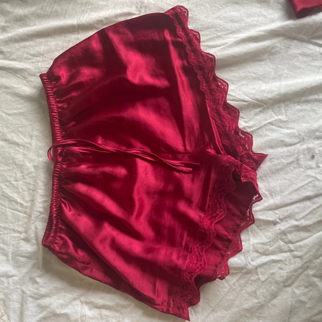 Silkes pyjamas med spets - 90