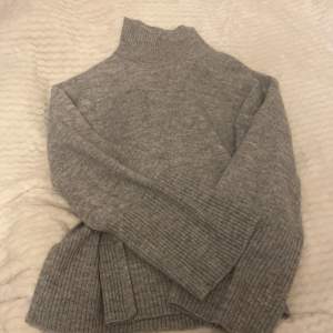 Super mysig Stickad tröja från Gina tricot i storlek xs säljs för 199 kr