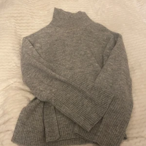 Gina tricot tröja - Super mysig Stickad tröja från Gina tricot i storlek xs säljs för 199 kr