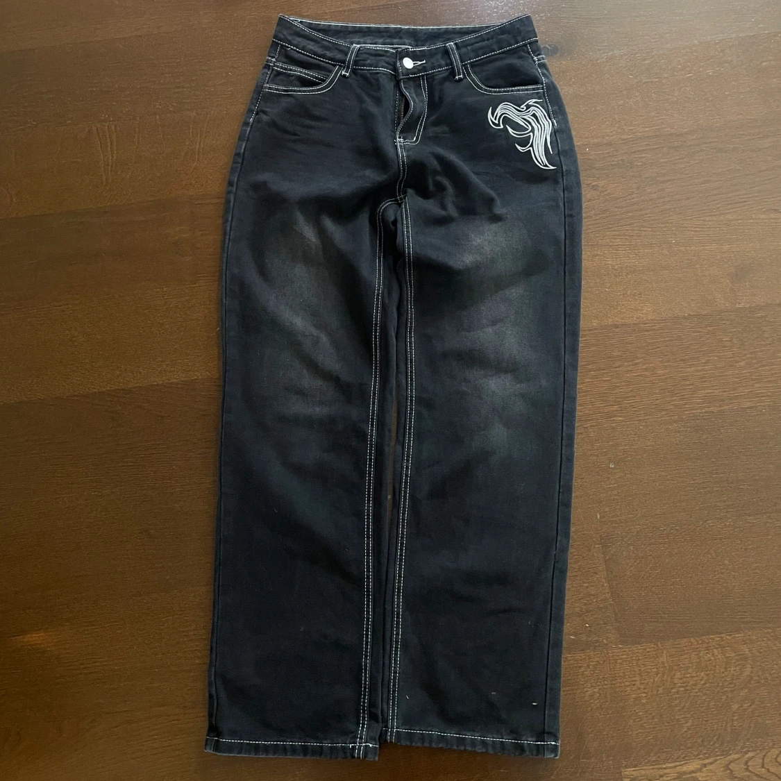 Baggy graffic jeans i st L