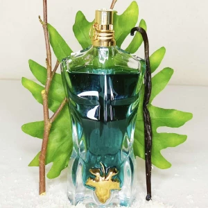 Jean Paul Gaultier Le Beau EDT - 10 ML sample av Jean Paul Le Beau. Le Beau är en sommarparfym som har dofter av kokosnöt, vanlij och citrus. Le Beau är även en söt parfym och är perfekt att ha på en varm sommardag!