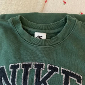 Vintage sweater nike - Snygg vintage tröja långärmad. Inga tecken på användning. Endast tvättad.