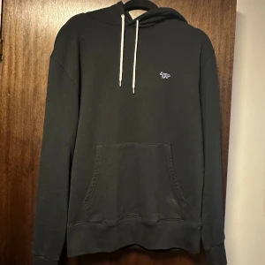 Hoodie svart, Manson kitsune - Storlek M, använd några gånger men bra skick