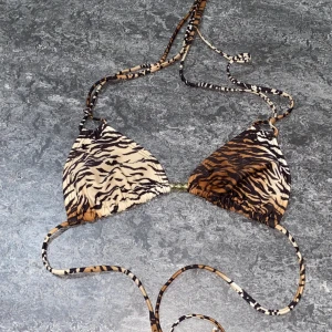Tiger striped bikinis  - Cute pair of tiger striped bikinis that are no use for me since they don’t fit me. I’ve barely used them, only like 1-2 times. These bikinis are for the girlies that love y2k aesthetic especially for summer when going to the beach !!