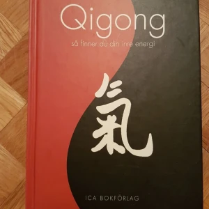 Qigong så finner du din inre energi av Michael Tse - Qigong så finner du din inre energi av Michael Tse  Hårdpärm   Qigong har sitt ursprung i traditionell kinesisk läkekonst. Här kombineras andning kroppens hållning, rörelse och meditation för att skapa energi, återställa hälsan och främja välmåendet.