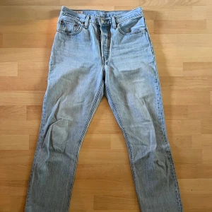 Levis 501 jeans  - Ljusa 501 levisjeans i W27 L30. Supersköna och snygga!