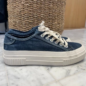 Jeansskor - Jeansskor från Zara i storlek 40, aldrig använda! 