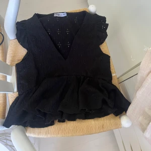 Volangtopp  - Superfin volangtopp från New Yorker som passar perfekt till sommaren 💘🏄‍♀️🏝️