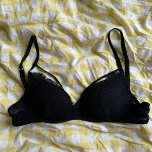 Intimissimi bh - Intimissimi bh med strass. Storlek 70b. Aldrig använd.