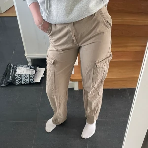 Cargobyxor - Cargobyxa från Stradivarius, storlek 40, aldrig använda. 