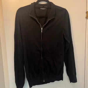 Dressman Zip up - Dressman zip up i bra skick. Köpt för 499kr så säljer för 249kr. Storlek S