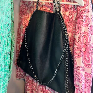 Handbag - A bag that looks like a stella maccartney bag!