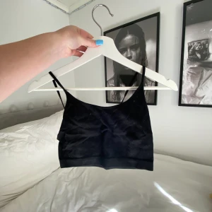 Jätte fint linne ifrån newyorker!! - säljer detta fina linnet ifrån newyorker säljer därav den inte kommer till användning längre!💗 säljer för 40kr strl: XS