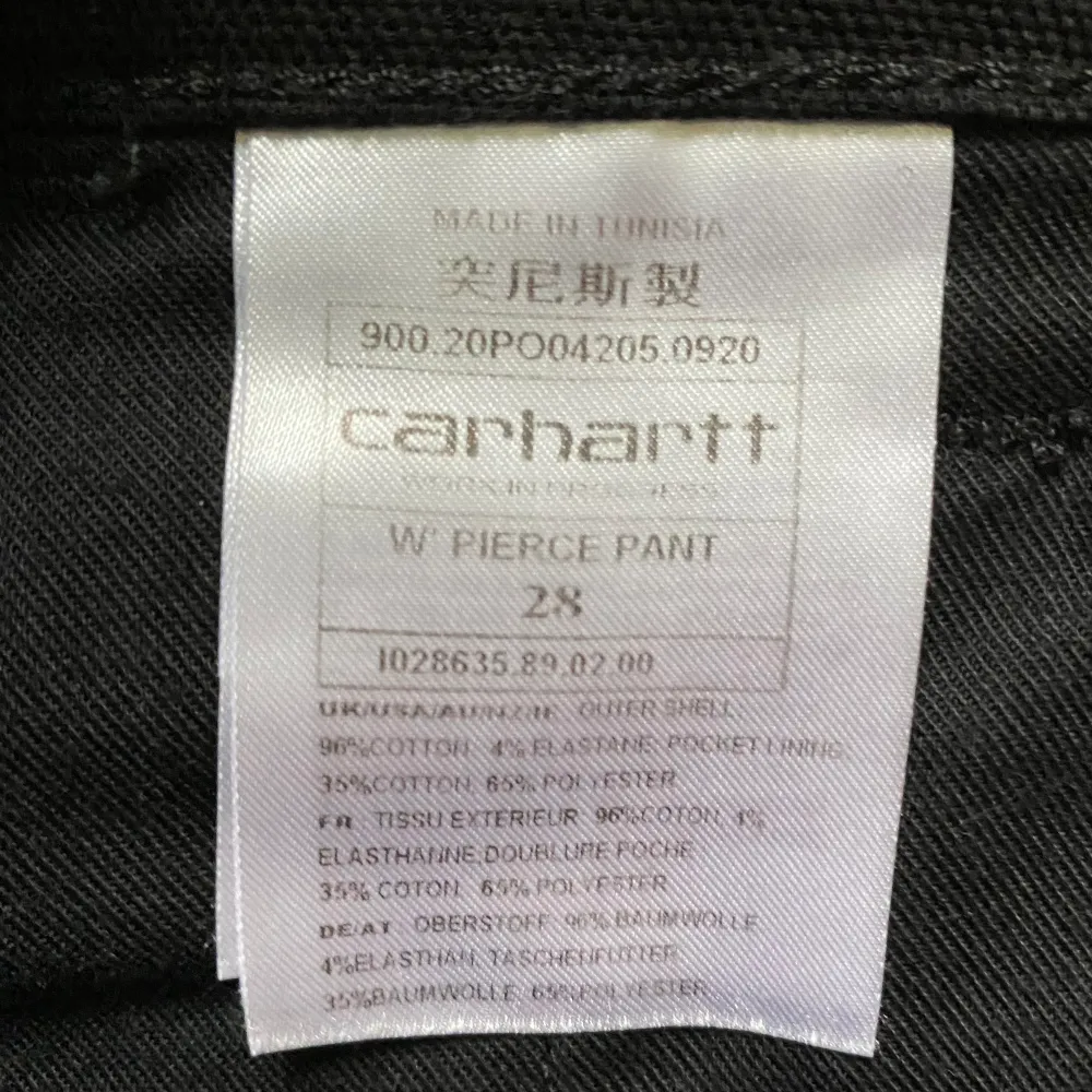 Säljer dessa Carhartt carpenter byxor eftersom de passar inte mig. Aldrig använt helt nya. Obs att det är en kvinnliga modell. Priset kan diskuteras :). Jeans & Byxor.