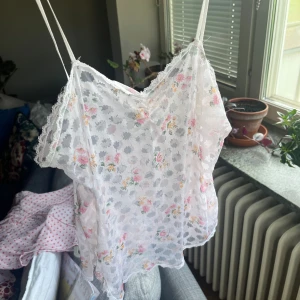 Rosa blommigt linne - Aldrig använd men köpt secondhand.