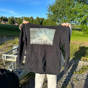 Hoodie - Hoodie ganska använd 