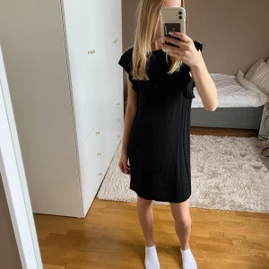 Klänning  - Svart vanlig klänning